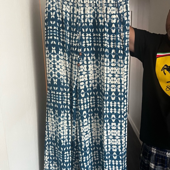 Blue and White Patterned Skirt - Picture 2 of 2